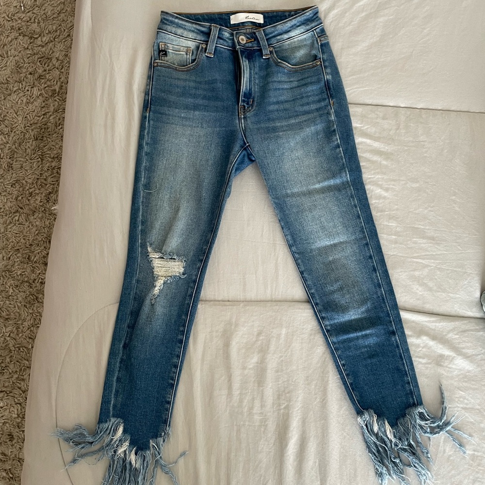 NWOT Womens KanCan frayed Capris